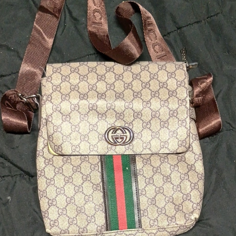 Gucci Beige GG Supreme Messenger Bag with Green and Red Web